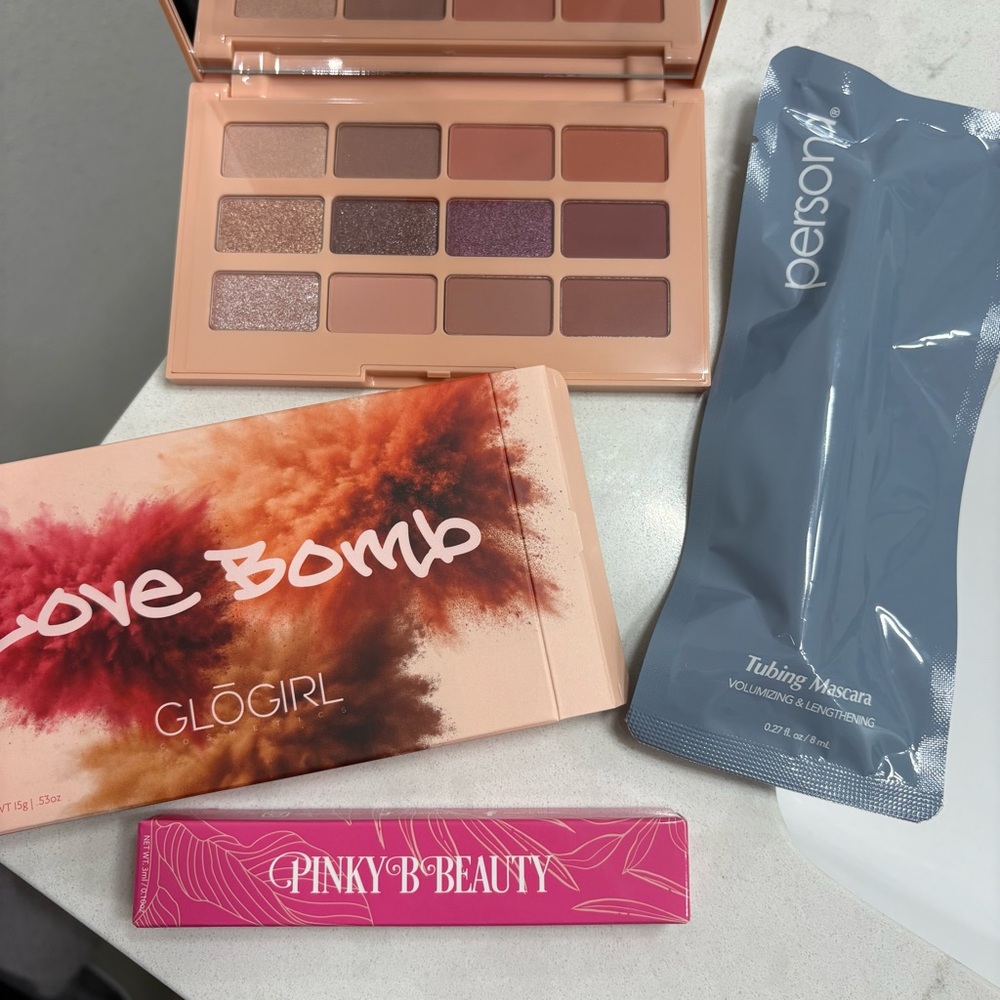 MAKEUP BUNDLE Persona Mascara, GloGirl Love Bomb, Plumping lip- New